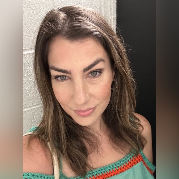 Meet your Posher, Angie - Picture 2 of 2